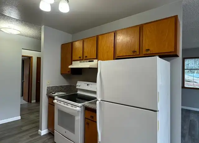 Property at 14021 SE Stark St Unit 11, Portland, OR, 97233, 2 beds, 1 bath, [object Object]
