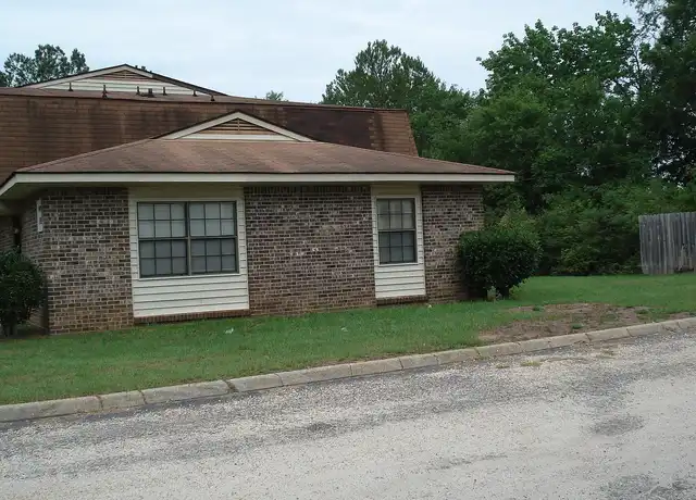 Property at Arrow Head Apartments - 226 Emma Ave, Ozark, AL, 36360, 1-2 bed, 1 bath, [object Object]