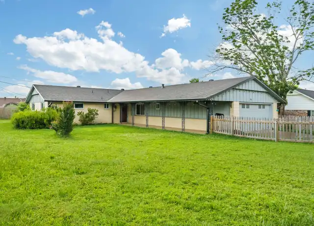 Property at 916 S 16th St, Rogers, AR, 72758, 4 beds, 2 baths, [object Object]