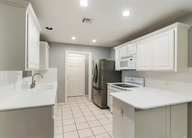 Property at 11721 Hollyrock Ct, Yukon, OK, 73099, 2 beds, 2 baths, [object Object]