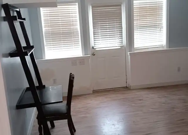 Property at 10710 SW 62nd Dr, Portland, OR, 97219, 2 beds, 1 bath, [object Object]