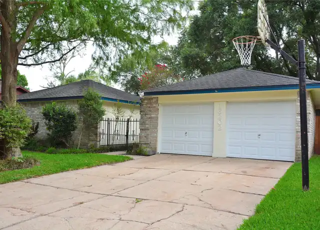 Property at 16202 Barcelona Dr, Friendswood, TX, 77546, 3 beds, 2 baths, [object Object]
