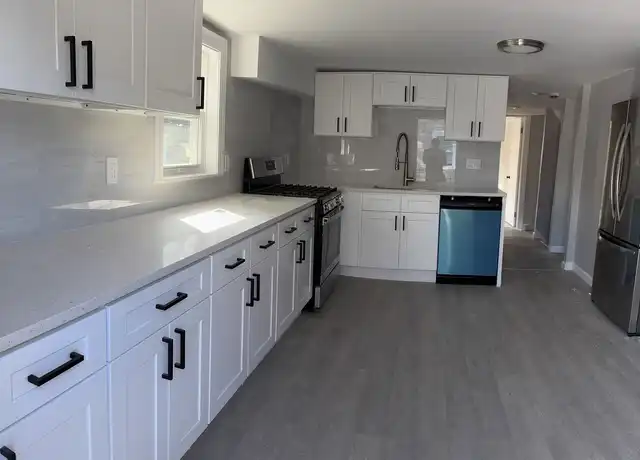 Property at 13 Hamilton St Unit 2, Framingham, MA, 01701, 5 beds, 2 baths, [object Object]
