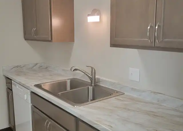 Property at 2895 Tanglefoot Ln Unit 10, Bettendorf, IA, 52722, 2 beds, 2 baths, [object Object]