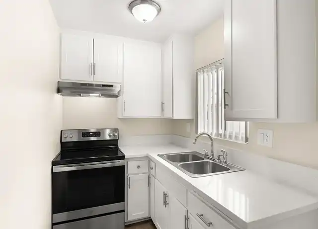 Property at Linden Court Apartments - 2065 W Linden St, Riverside, CA, 92507, 1 bed, 1 bath, [object Object]