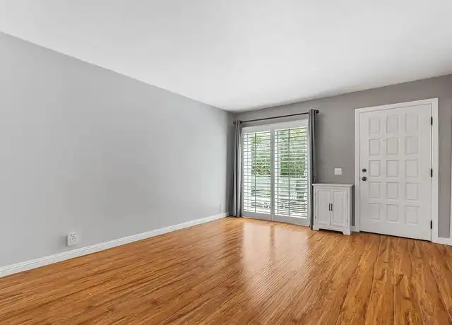 Property at 8726 Villa La Jolla Dr, La Jolla, CA, 92037, 1 bed, 1 bath, [object Object]