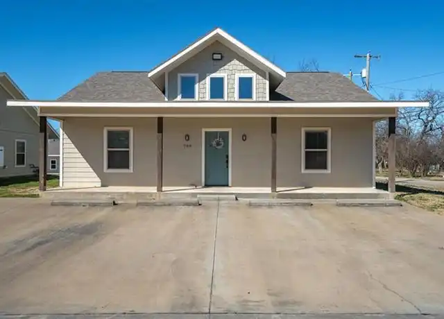 Property at 703 Maple St, Commerce, TX, 75428, 4 beds, 4 baths, [object Object]