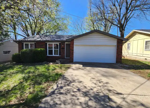 Property at 922 W Crestview St, Springfield, MO, 65807, 3 beds, 1.5 baths, [object Object]