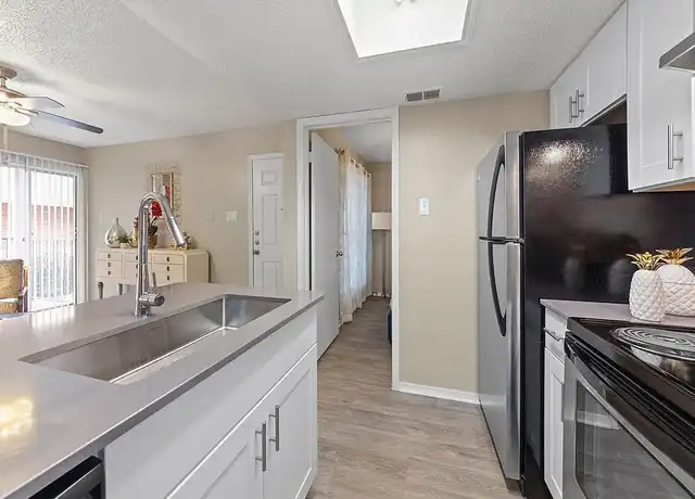 Property at Sutton Place - 18600 Dallas Pkwy, Dallas, TX, 75287, 1-2 bed, 1-2 bath, [object Object]