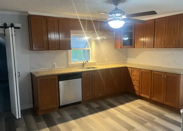 Property at 35 Laurel St Unit 2, Leominster, MA, 01453, 2 beds, 1 bath, [object Object]