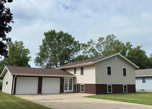 Property at 2011 Great Bend Blvd, Windom, MN, 56101, 2 beds, 1 bath, [object Object]