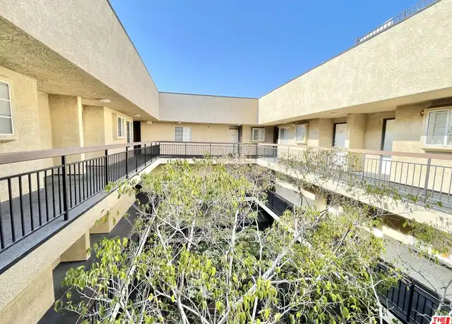 Property at 8722 Burton Way Unit 102, Los Angeles, CA, 90048, 2 beds, 2 baths, [object Object]