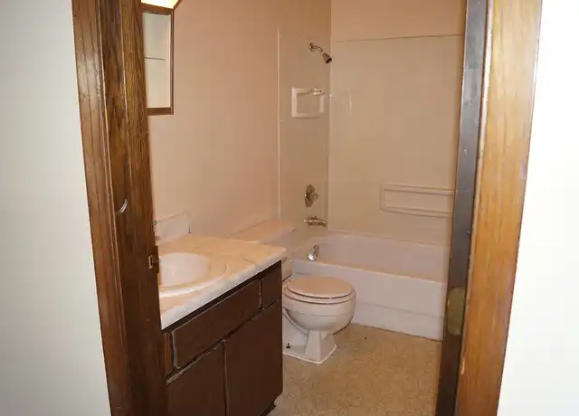 Property at Arnold's Park Apartments - 812 W Bailey St, Sioux Falls, SD, 57104, 1 bed, 1 bath, [object Object]