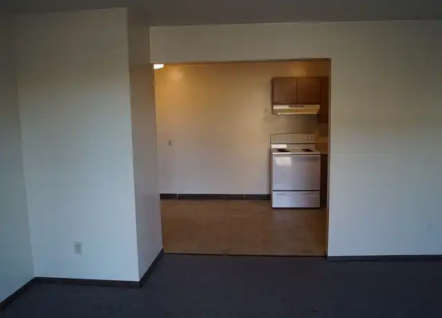 Property at Arnold's Park Apartments - 812 W Bailey St, Sioux Falls, SD, 57104, 1-2 bed, 1 bath, [object Object]