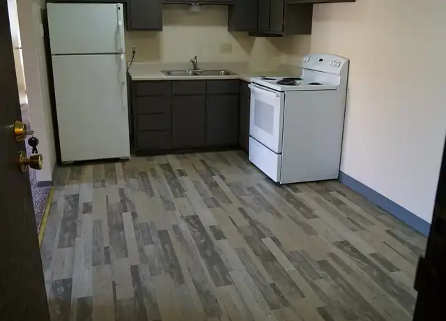 Property at Arnold's Park Apartments - 812 W Bailey St, Sioux Falls, SD, 57104, 1-2 bed, 1 bath, [object Object]