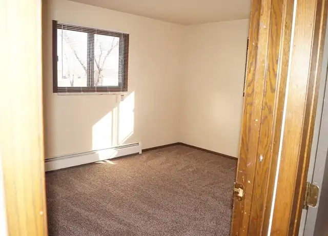 Property at Arnold's Park Apartments - 812 W Bailey St, Sioux Falls, SD, 57104, 1-2 bed, 1 bath, [object Object]