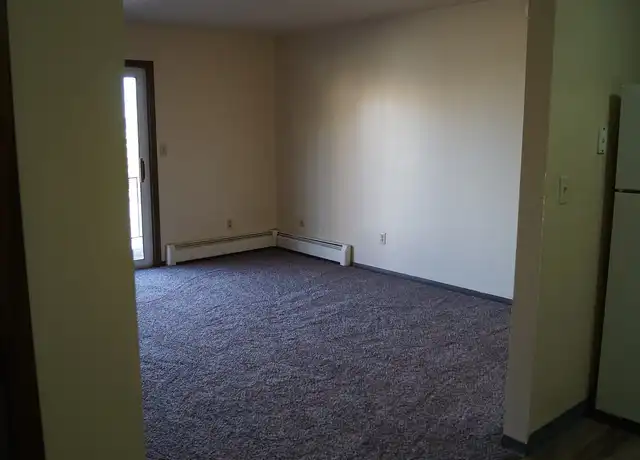 Property at Arnold's Park Apartments - 812 W Bailey St, Sioux Falls, SD, 57104, 1-2 bed, 1 bath, [object Object]