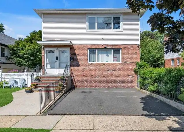 Property at 33 Graywood Rd Unit 2, Port Washington, NY, 11050, 2 beds, 1 bath, [object Object]