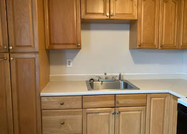 Property at 8 East St Unit 8, Whitinsville, MA, 01588, 3 beds, 1 bath, [object Object]