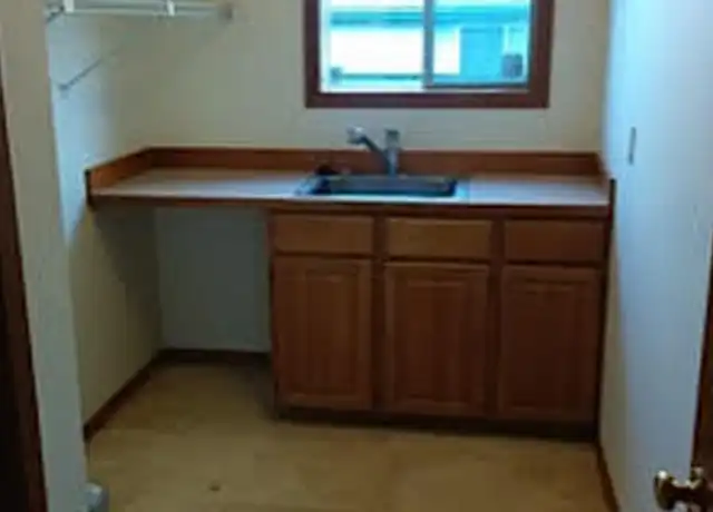 Property at 1109 N Locust Ln, Tacoma, WA, 98406, 4 beds, 3 baths, [object Object]