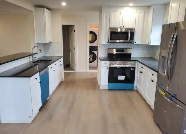 Property at 958 Rockaway Ave Unit 2, Valley Stream, NY, 11581, 2 beds, 1 bath, [object Object]
