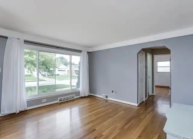 Property at 622 N Vermont Ave, Royal Oak, MI, 48067, 3 beds, 2 baths, [object Object]