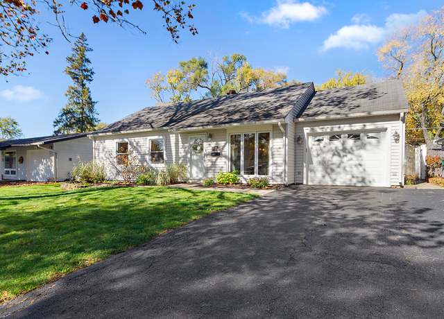 Photo of 10240 Hawthorne Dr, Orland Park, IL 60462