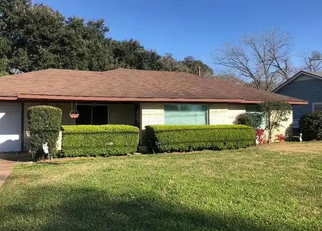 Property at 823 N Meyer St, Sealy, TX, 77474, 3 beds, 1 bath, [object Object]