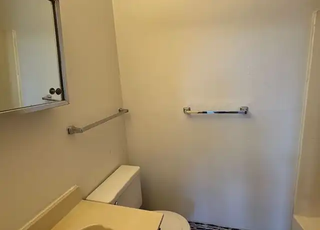 Property at 137 29th Street Dr SE Unit 6, Cedar Rapids, IA, 52403, 1 bed, 1 bath, [object Object]
