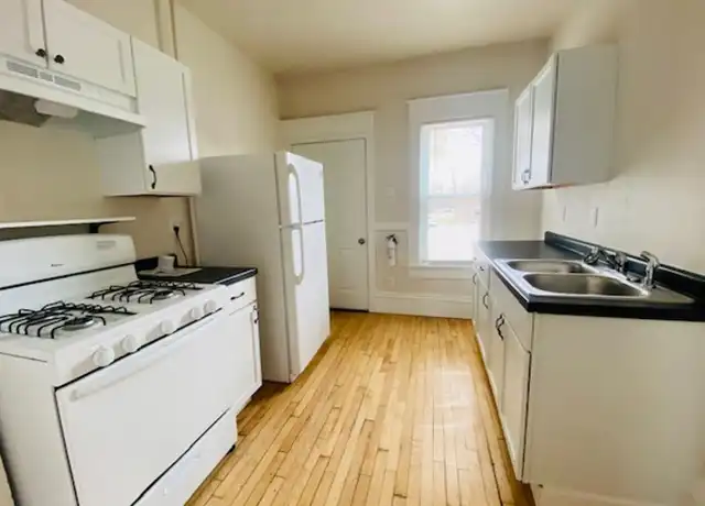Property at 1281 Elm St Unit 4, Green Bay, WI, 54302, 1 bed, 1 bath, [object Object]