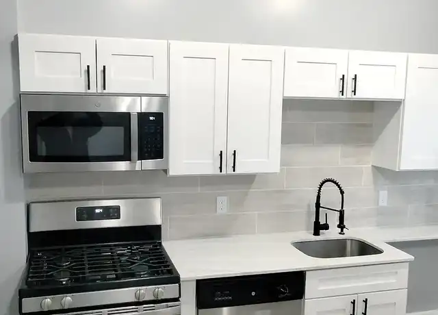 Property at Ridgewood Apartments - 12405 Detroit Ave, Lakewood, OH, 44107, 3 beds, 1 bath, [object Object]