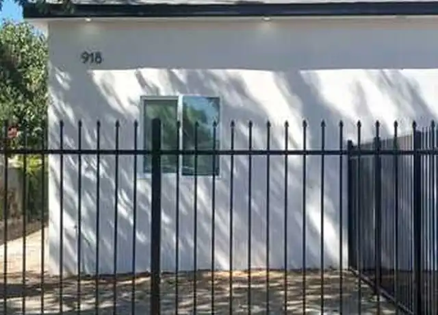 Property at 918 Monterey St Unit 918, Bakersfield, CA, 93305, 2 beds, 1 bath, [object Object]