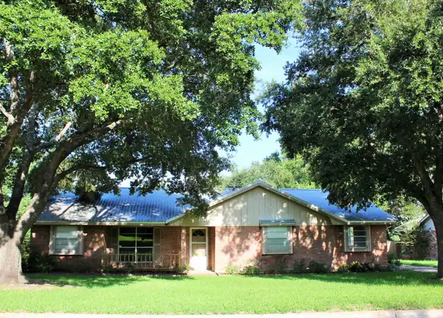 Property at 111 Machemehl Dr, Bellville, TX, 77418, 4 beds, 3 baths, [object Object]