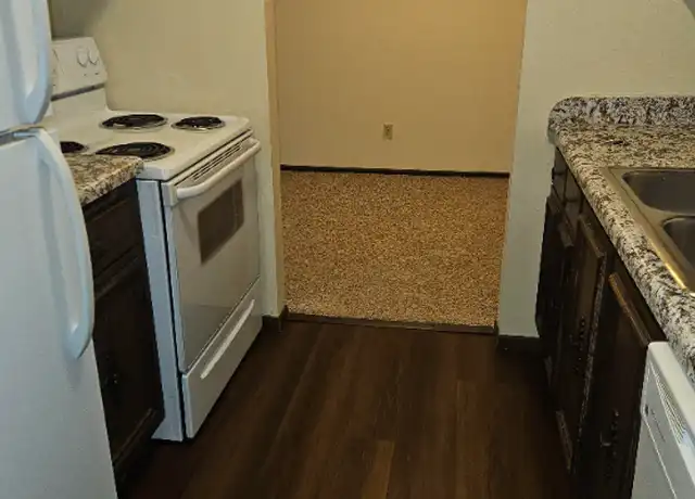Property at 11828 W North Ave Unit 3, Wauwatosa, WI, 53226, 1 bed, 1 bath, [object Object]