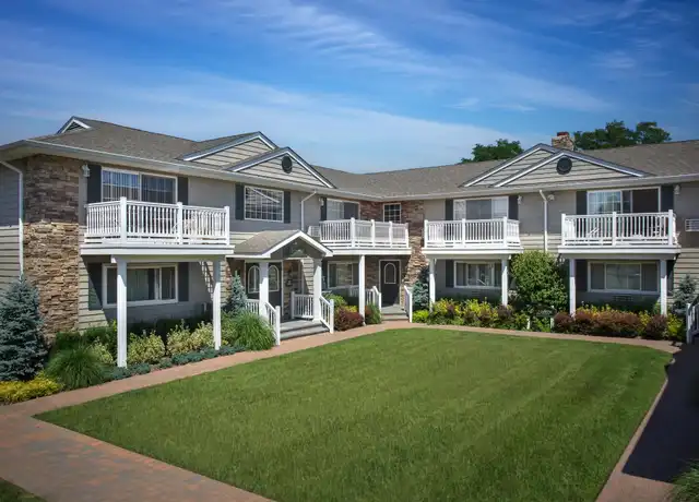 Property at 17 Golden Ave Unit G14, Deer Park, NY, 11729, 1 bed, 1 bath, [object Object]
