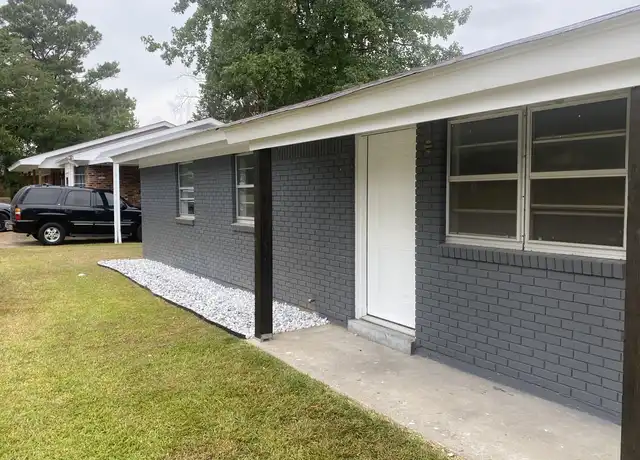 Property at 609 Hemlock St, Columbus, MS, 39702, 3 beds, 2 baths, [object Object]