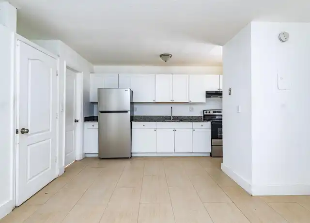 Property at 4081 N Dixie Hwy #23, Oakland Park, FL, 33334, 1 bed, 1 bath, [object Object]