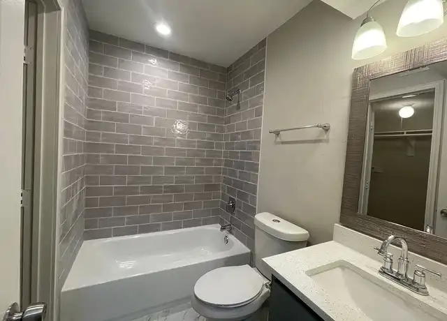 Property at Royal Palms - 5520 Gaston Ave, Dallas, TX, 75214, 1 bed, 1 bath, [object Object]