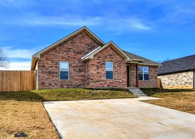 Property at 925 S Barrett Ave, Denison, TX, 75020, 3 beds, 2 baths, [object Object]