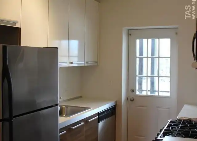 Property at 1210 W Foster Ave Unit 2C, Chicago, IL, 60640, 2 beds, 1 bath, [object Object]