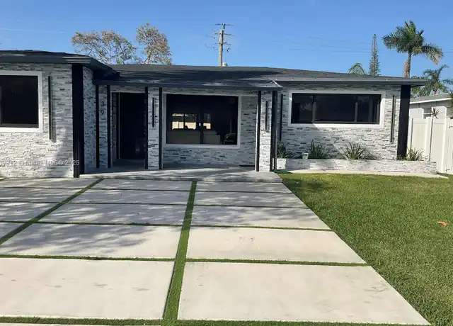 Property at 39 SE 7th St, Dania Beach, FL, 33004, 5 beds, 4 baths, [object Object]