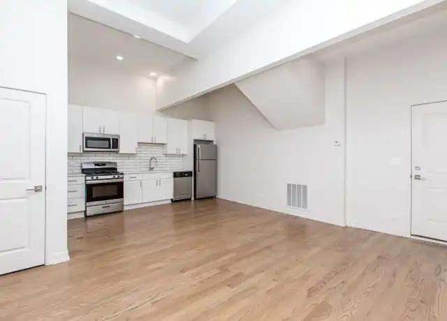Property at 1008 W 18th St Unit 1008-1R (101), Chicago, IL, 60608, 2 beds, 1 bath, [object Object]