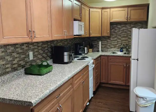 Property at 11 E Kemp Ave, Watertown, SD, 57201, 1 bed, 1 bath, [object Object]