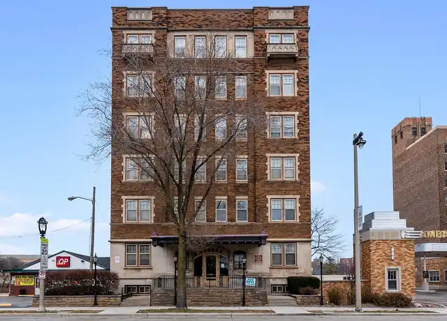 Property at 2324 W Wisconsin Ave, Milwaukee, WI, 53233, 0 beds, 1 bath, [object Object]