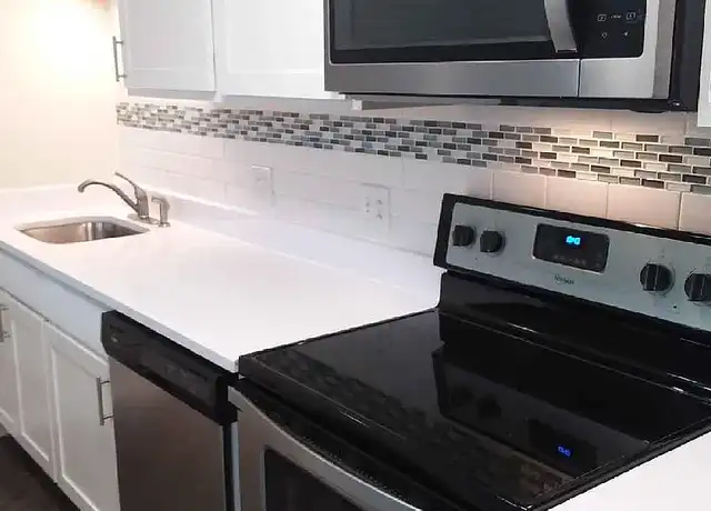 Property at Village Park of Hoffman Estates - 985 Grand Canyon Pkwy, Hoffman Estates, IL, 60169, 1-2 bed, 1 bath, [object Object]