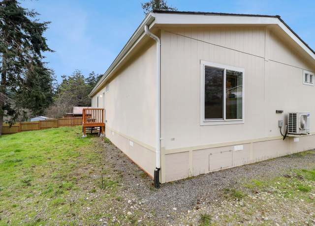 Photo of 4389 Rhododendron Dr, Oak Harbor, WA 98277