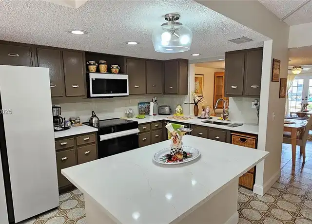 Property at 2206 NE 7th St #4, Hallandale Beach, FL, 33009, 2 beds, 2.5 baths, [object Object]