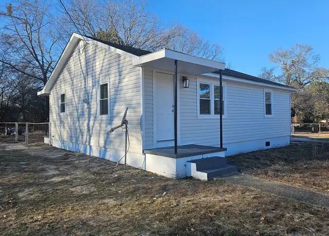 Property at 609 Eva Cir, Spring Lake, NC, 28390, 2 beds, 1 bath, [object Object]