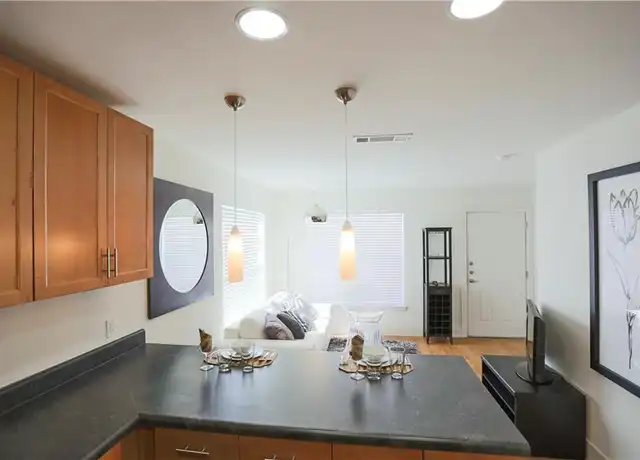 Property at 711 W 32nd St Unit 113, Austin, TX, 78705, 1 bed, 1 bath, [object Object]