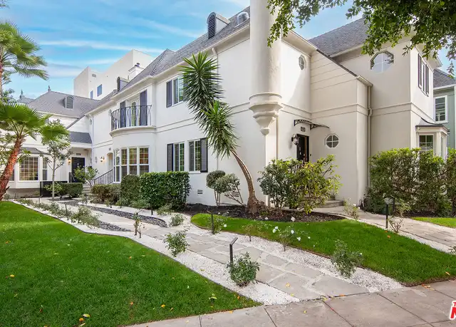 Property at 422 Smithwood Dr Unit B, Beverly Hills, CA, 90212, 2 beds, 2.5 baths, [object Object]